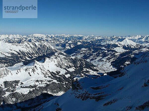Blick Richtung Gstaad  Glacier De Diablerets