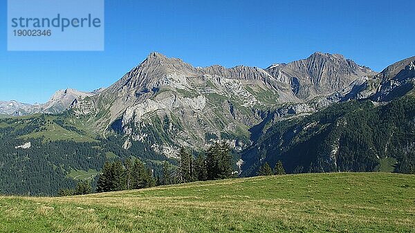 Schöne Berge bei Gstaad  Schweizer Alpen