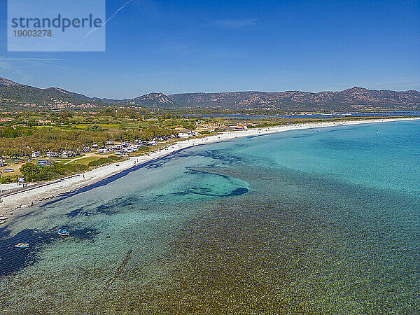 Luftaufnahme des Strandes Cala d' Ambra in San Teodoro  Olbia  Sardinien  Italien  Mittelmeer  Europa
