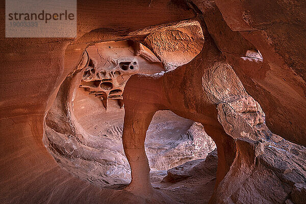 Windstone Arch (The Fire Cave)  Valley of Fire State Park  Nevada  Vereinigte Staaten von Amerika  Nordamerika