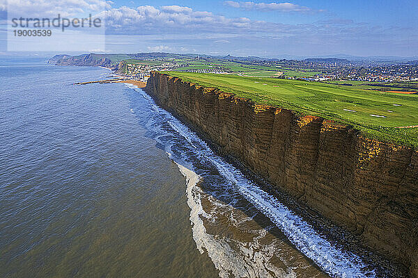 Morgenluftaufnahme der Klippen der West Bay an der Küste der Jurassic Coast  UNESCO-Weltkulturerbe  Dorset  England  Vereinigtes Königreich  Europa