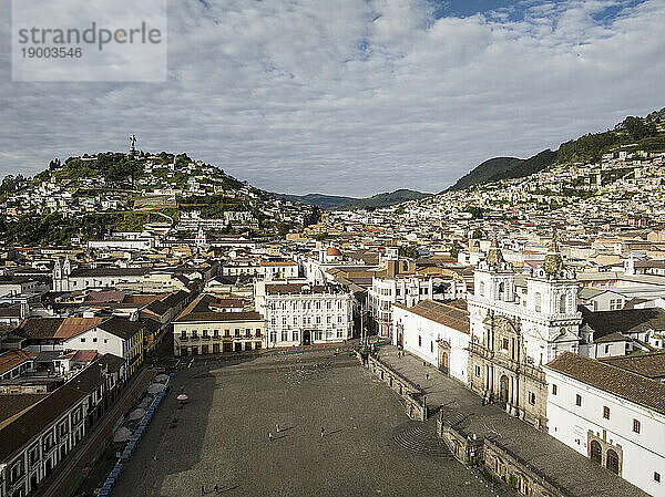 Luftaufnahme der Plaza de San Francisco  Quito  Pichincha  Ecuador  Südamerika