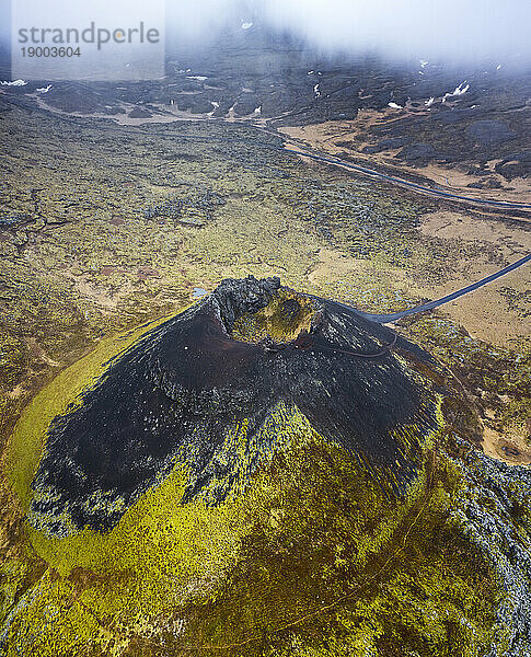 Luftaufnahme des Saxholl-Kraters  Hellisandur  SnA?fellsnes-Halbinsel  Island  Polarregionen