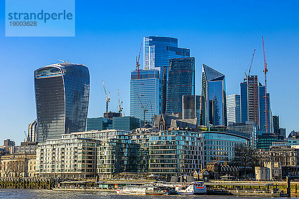 Skyline der Stadt London  Themse  London  England  Vereinigtes Königreich  Europa