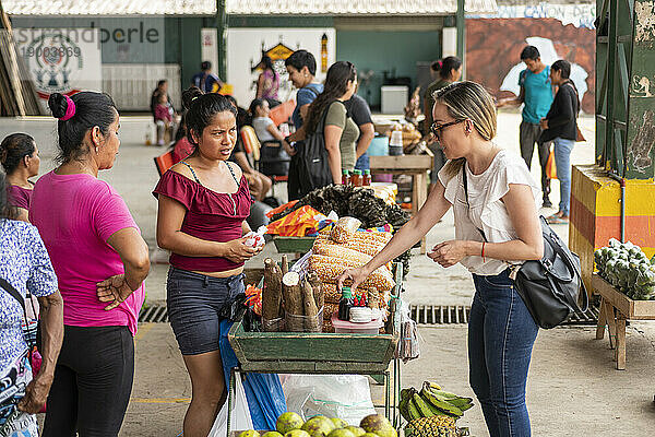 Lebensmittelmarkt  Cotundo  Provinz Napo  Amazonien  Ecuador  Südamerika