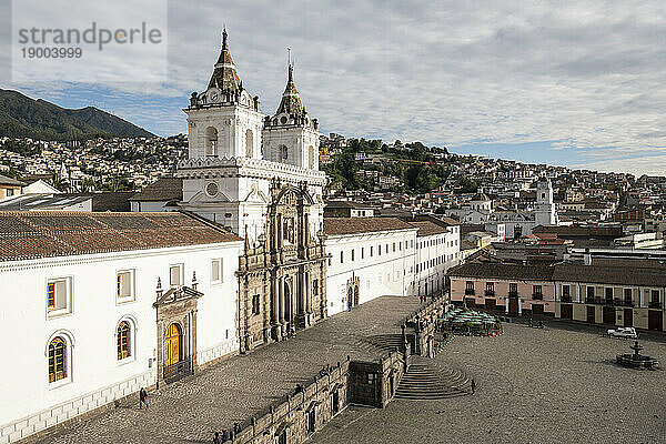 Außenansicht der katholischen Kirche San Francisco  Plaza de San Francisco  Quito  Pichincha  Ecuador  Südamerika