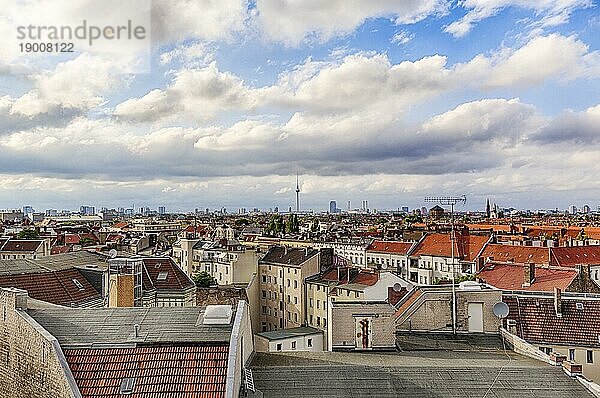 HDR Panorama von Berlin mit Wolkenlandschaft