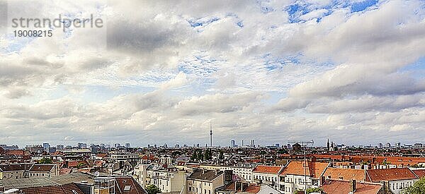 HDR Panorama von Berlin mit Wolkenlandschaft