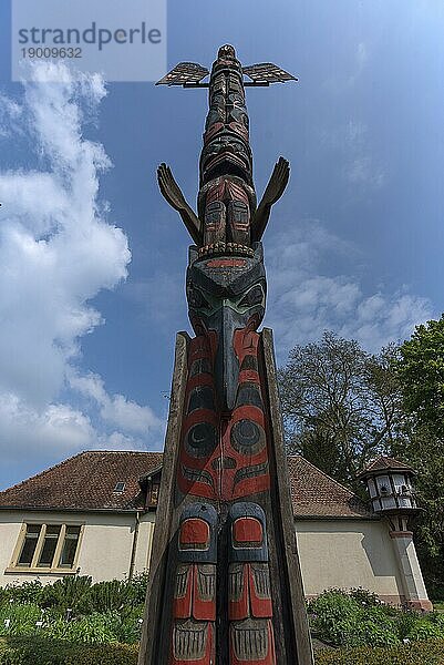 Kanadischer Totempfahl im Stadtpark Lahr  Baden-Württemberg  Deutschland  Europa