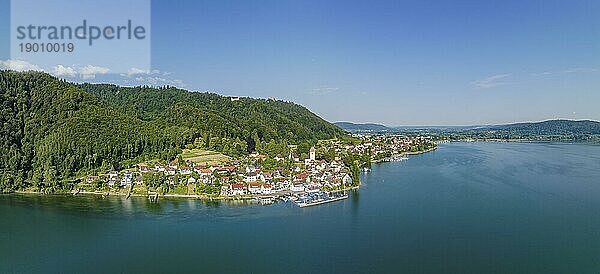 Luftbild-Panorama vom Bodensee mit der Ortschaft Bodman  Bodman-Ludwigshafen  Landkreis Konstanz  Baden-Württemberg  Deutschland  Europa