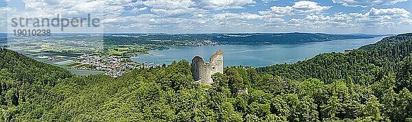 Luftbild-Panorama vom Bodensee mit der Ruine Altbodman  Bodman-Ludwigshafen  Landkreis Konstanz  Baden-Württemberg  Deutschland  Europa