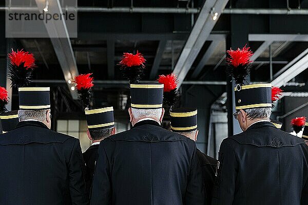 Bergmanns Chor in traditioneller Kleidung singt  Glück auf  Glück auf  Essen  27.06.2023.  Essen  Deutschland  Europa