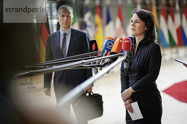 Annalena Bärbock  Bundesaussenministerin  aufgenommen bei einem Doorstep vor einer Arbeitssitzung der EU-Aussenministerinnen und Außenminister Brüssel  20.07.2023.  Brüssel  Belgium