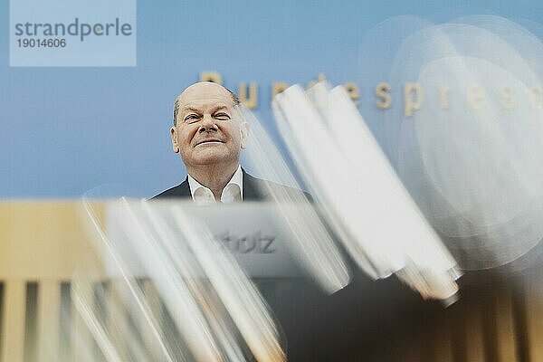 Olaf Scholz (SPD)  Bundeskanzler  aufgenommen im Rahmen einer Bundespressekonferenz zu aktuellen Themen der Innen- und Außenpolitik Berlin  14.07.2023.  Berlin  Deutschland  Europa
