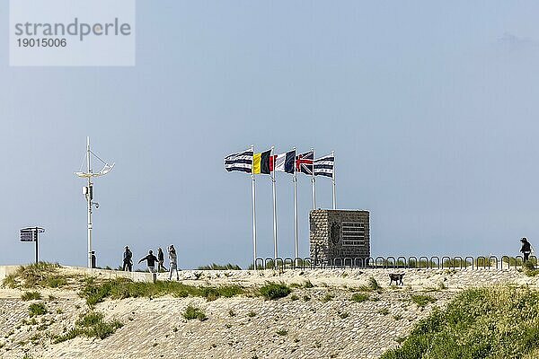 Kriegsdenkmal  Aufschrift an der Strandpromenade  Dünkirchen  Nord  Frankreich  Europa