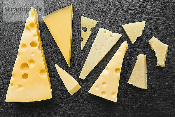 Flat lay assortent emmental cheese. Auflösung und hohe Qualität schönes Foto