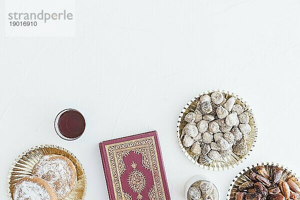 Traditionelle Desserts Koran Buch. Foto mit hoher Auflösung