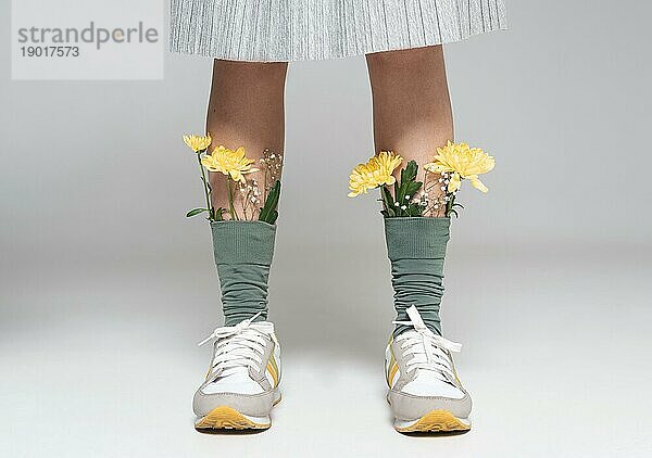 Close up Frau mit Blumen Socken. Auflösung und hohe Qualität schönes Foto