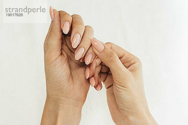 Nagelhygiene Pflege flach legen. Auflösung und hohe Qualität schönes Foto