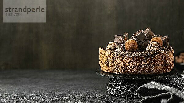 Vorderansicht köstliche Schokolade Kuchen Stand mit Kopie Raum. Auflösung und hohe Qualität schönes Foto