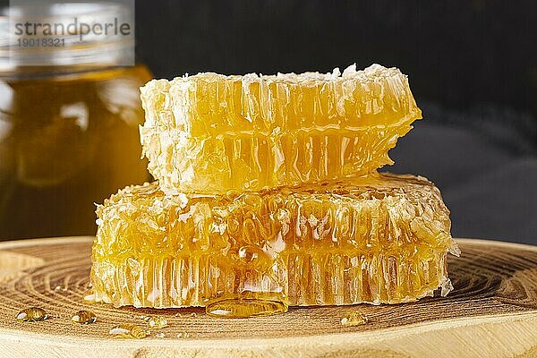 Vorderansicht Honigwaben Holztablett. Auflösung und hohe Qualität schönes Foto