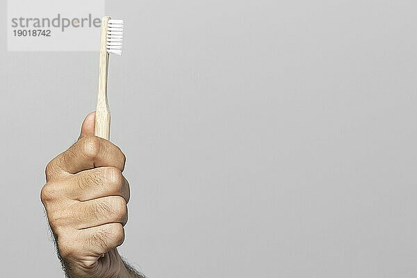 Close up Hand hält Zahnbürste. Auflösung und hohe Qualität schönes Foto