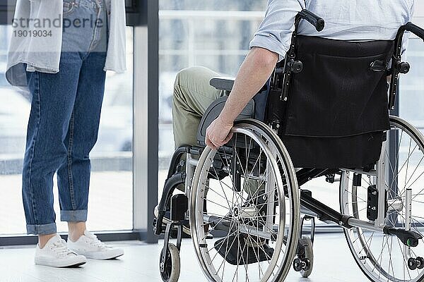 Nahaufnahme Mann Rollstuhl. Auflösung und hohe Qualität schönes Foto