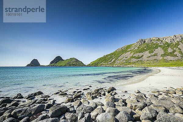 Strand Sandvika bei Nykvåg  Insel Langøya  Inselgruppe Vesterålen  Norwegen  Europa