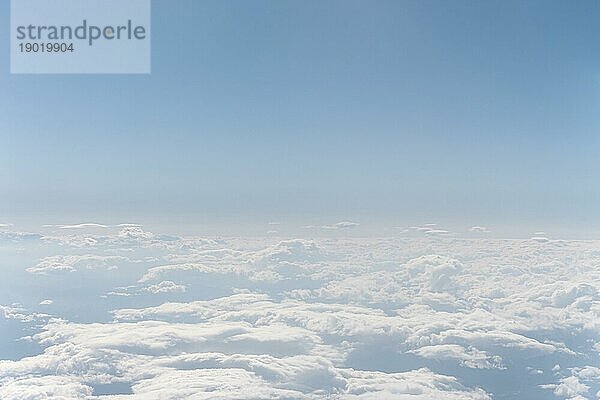 Weiße Wolken vom Flugzeug aus gesehen2. Auflösung und hohe Qualität schönes Foto