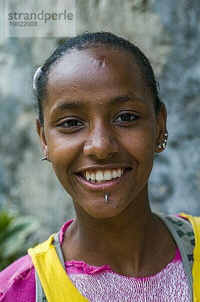 Dunkelhäutige  lachende  junge Frau. San Antao. Cabo Verde. Afrika