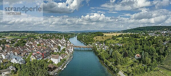 Luftbild-Panorama von Diessenhofen mit der historischen Holzbrücke über den Rhein  Kanton Thurgau  Schweiz  Europa
