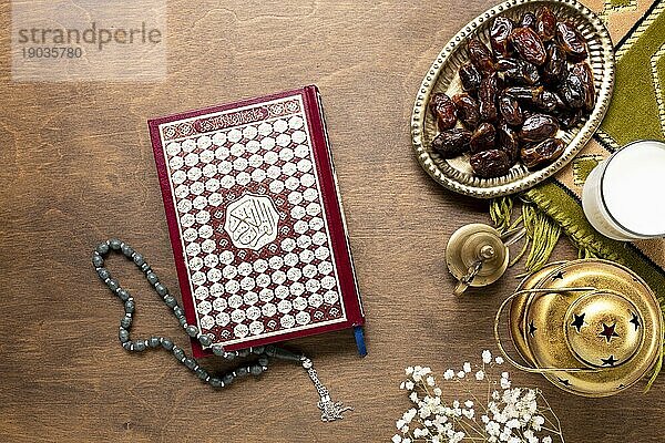 Quran Gebetsperlen Holztisch. Auflösung und hohe Qualität schönes Foto