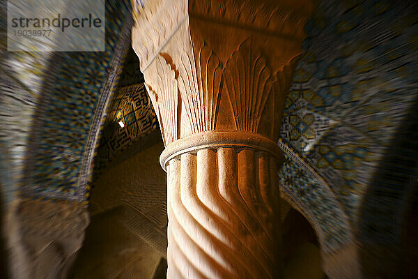 Vakil-Moschee  eine Moschee in Shiraz im Süden Irans. Diese Moschee wurde zwischen 1751 und 1773 während der Zand-Zeit erbaut