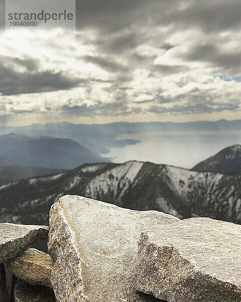 Gewitterwolken über Lake Tahoe vom Gipfel des Mt. Rose  Reno  Nevada.