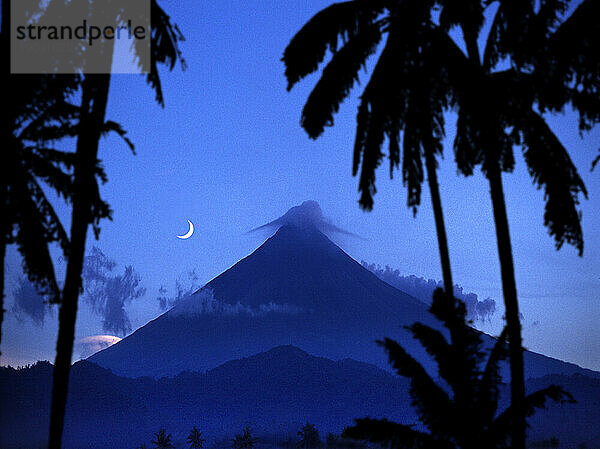 Mayon-Vulkan in der Nähe der Stadt Legazpi