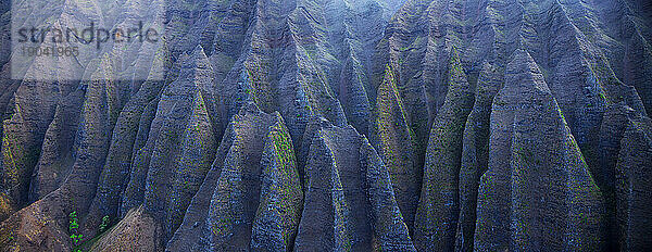 Luftbild der Küste und der Klippen der Napali-Küste auf Kauai  Hawaii.