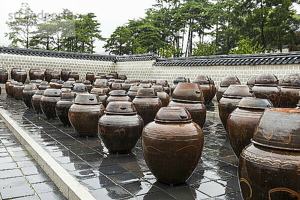Traditionelle Keramikgefäße in Seoul  Südkorea.