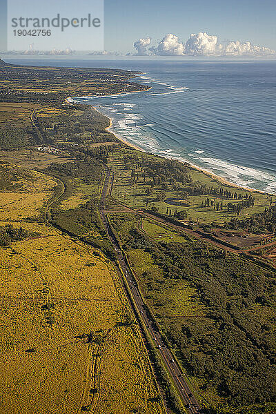 Blick vom Hubschrauber aus nach Norden auf die Rt 56 in Kauai