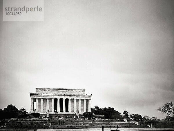 Das Lincoln Memorial an einem bewölkten Tag.