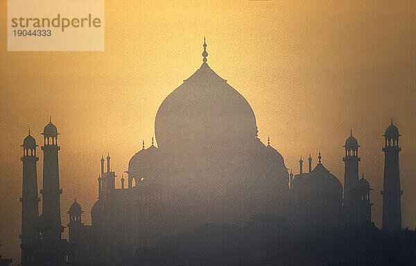 Taj Mahal-Silhouette