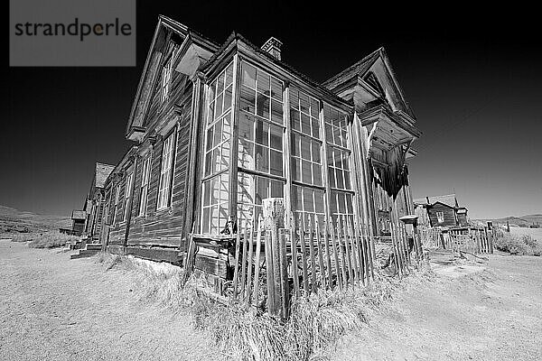 Historische Ladenfront im Bodie State Park in der östlichen Sierra  Kalifornien. Bodie ist eine der größten Geisterstädte in den Vereinigten Staaten und war einst die zweitgrößte