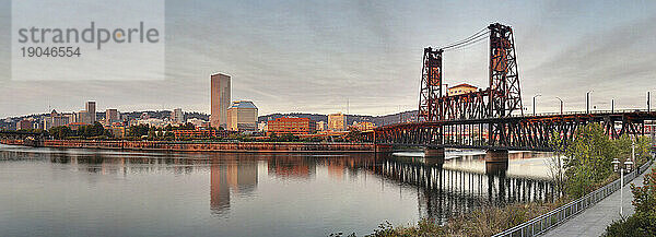 Stahlbrücke Willamette River Portland Oregon Panorama
