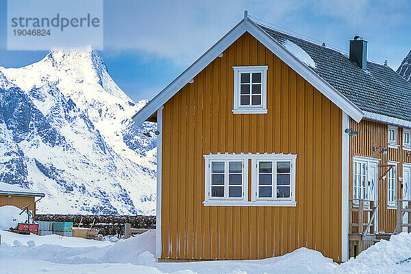Traditionelles Haus  Sakrisoy  Lofoten  Norwegen