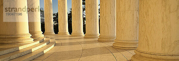 Die Säulen des Thomas Jefferson National Memorial in der National Mall und den Memorial Parks von Washington  District of Columbia  USA.