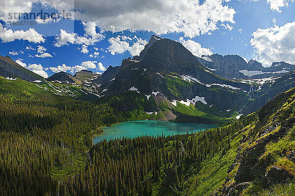 Grinnell Glacier und Lower Grinnell Lake im Glacier National Park  Montana  aufgenommen vom Grinnell Glacier Trail.