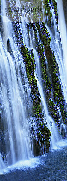 Detailbild der Burney Falls im McArthur-Burney Falls Memorial State Park  Kalifornien  USA