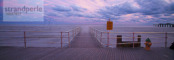 Die Promenade bei Sonnenuntergang in Atlantic City  New Jersey  USA.