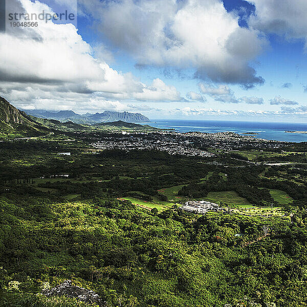 Malerische Aussicht auf Oahu aus der Vogelperspektive.