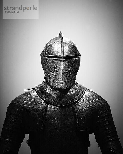 Vollständiger königlicher Körperschutz für Kopf und Oberkörper  Tower of London  London  England.