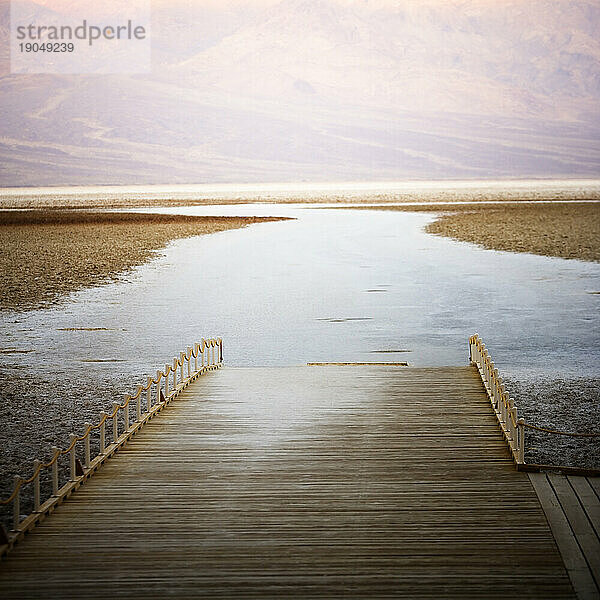 Schlechtes Wasserbecken. Death Valley Nationalpark  Kalifornien.